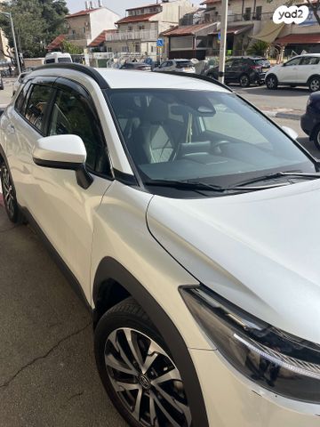 מודעת רכב טויוטה קורולה קרוס