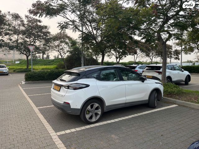 מודעת רכב ג׳ילי Geometry C