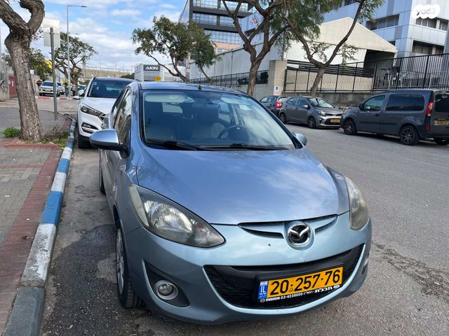 מודעת רכב מאזדה 2