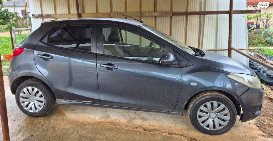 מודעת רכב מאזדה 2