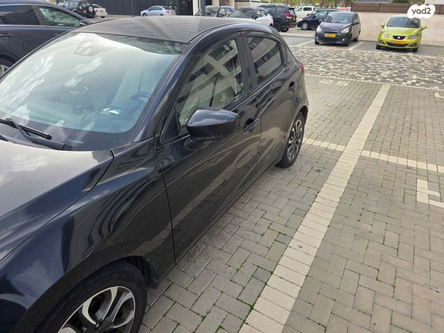 מודעת רכב מאזדה 2