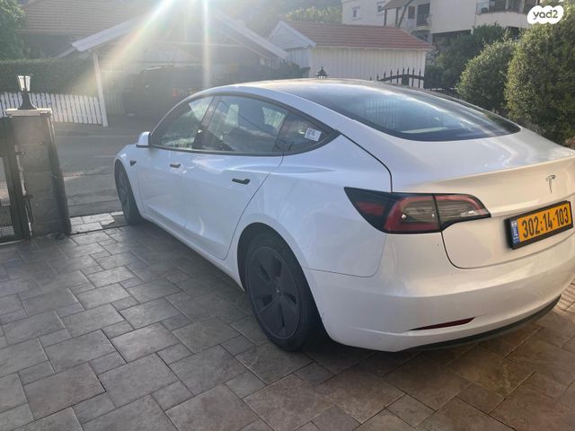 מודעת רכב טסלה מודל 3
