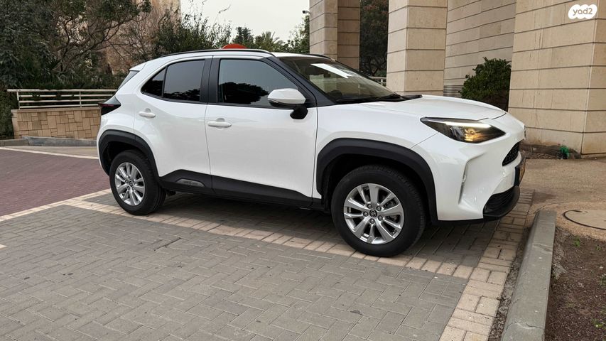 מודעת רכב טויוטה יאריס קרוס