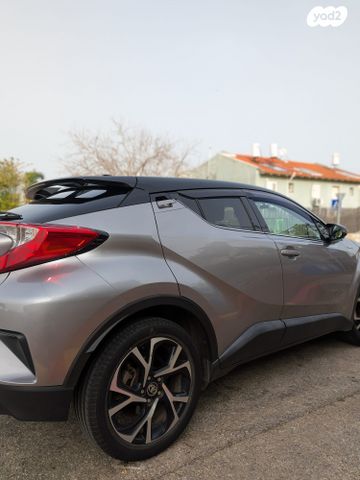 מודעת רכב טויוטה C-HR