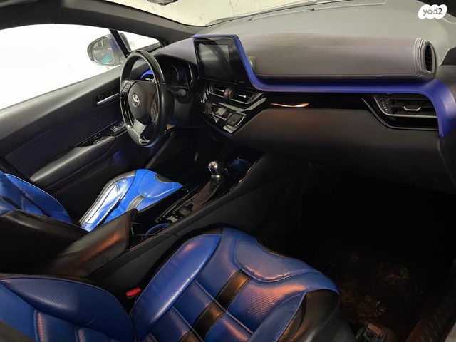 מודעת רכב טויוטה C-HR