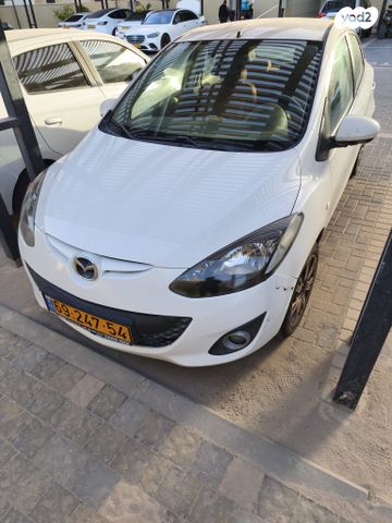 מודעת רכב מאזדה 2