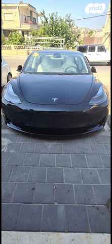 מודעת רכב טסלה מודל 3