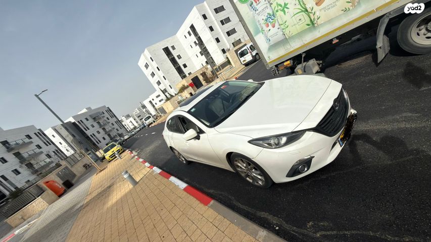 מודעת רכב מאזדה 3