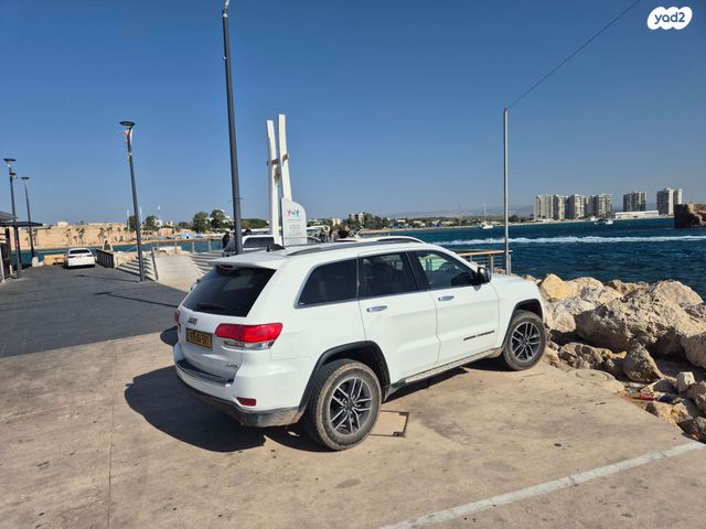 מודעת רכב ג'יפ גרנד צ'ירוקי