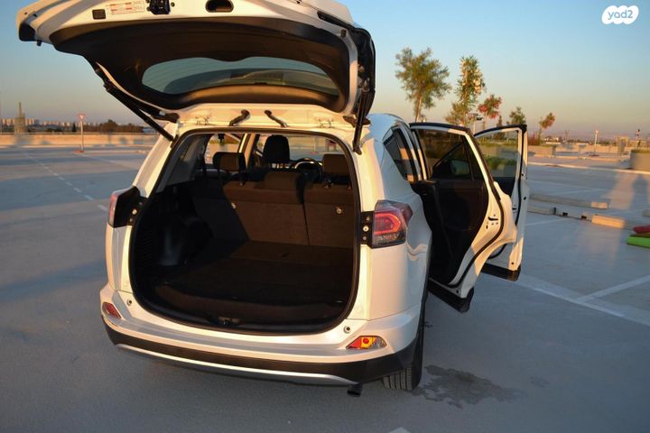 מודעת רכב טויוטה RAV4