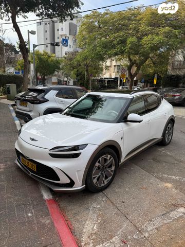 מודעת רכב ג'נסיס GV60