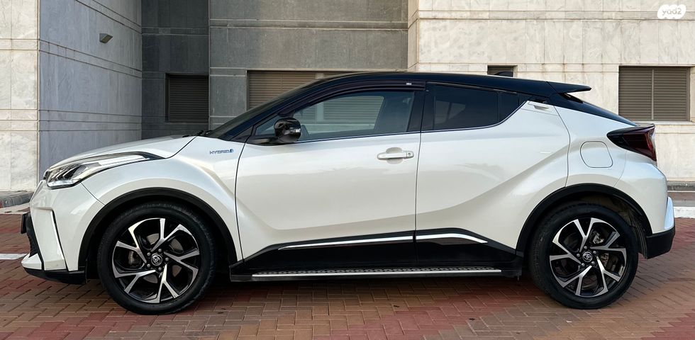 מודעת רכב טויוטה C-HR