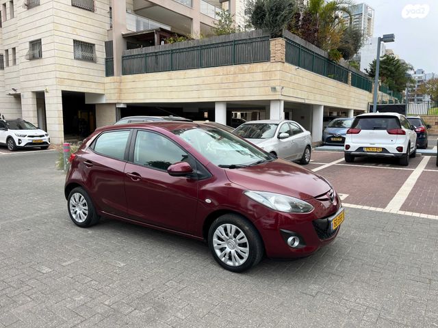 מודעת רכב מאזדה 2