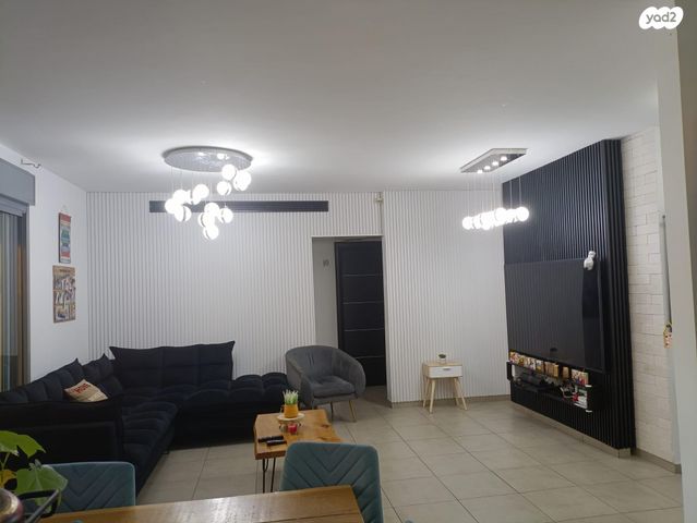 שושנה דמארי 16