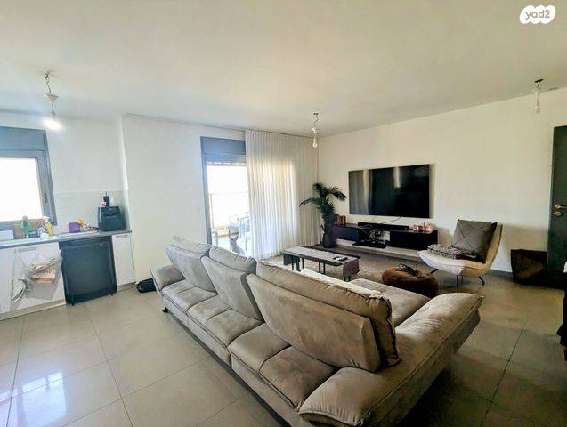 לאה גולדברג 10