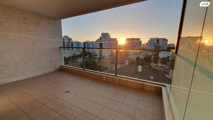 דרך הפארק 18