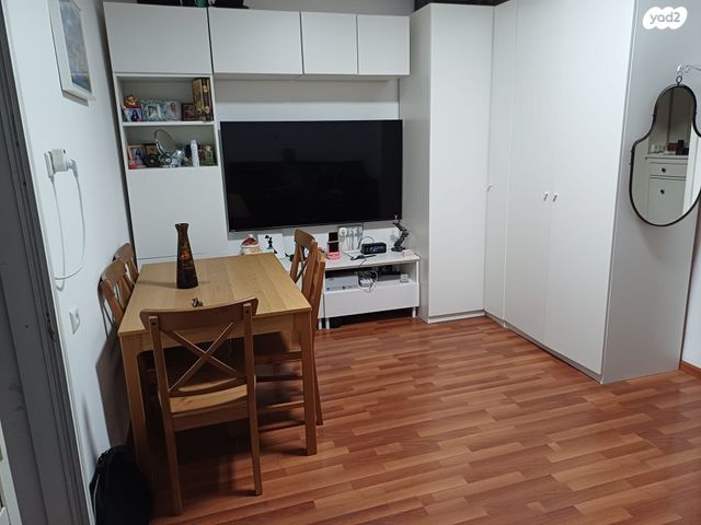 שדרות ג'יימס דה רוטשילד 14