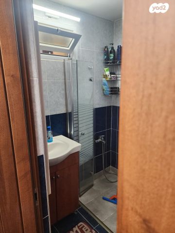 ח.מ. שפירא 12