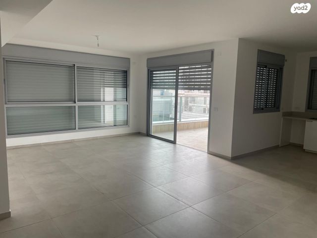 אורי אלמוג 2