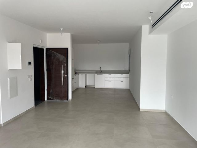 אורי אלמוג 2