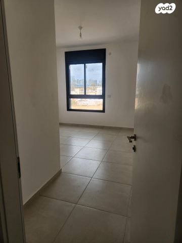 לאה גולדברג 12