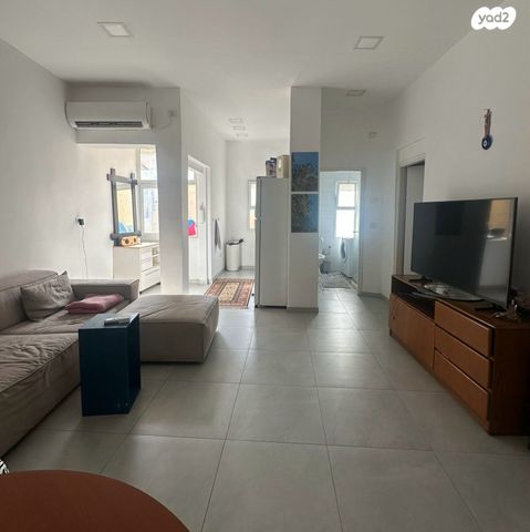 אוריאל אקוסטה 12