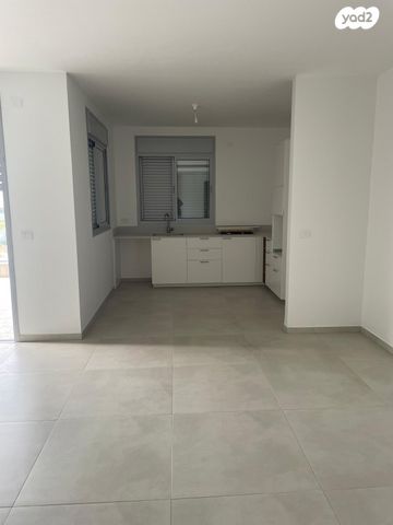 אורי אלמוג 2