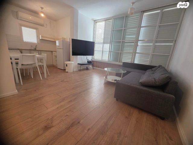 הנשיא הראשון 47