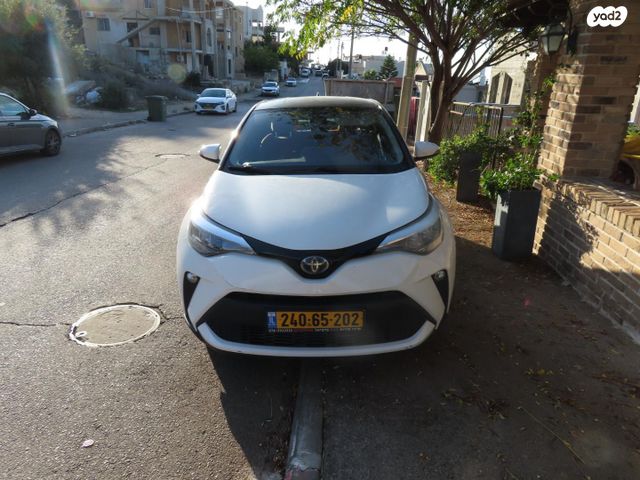 מודעת רכב טויוטה C-HR