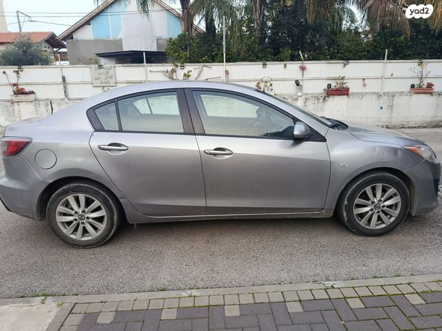 מודעת רכב מאזדה 3