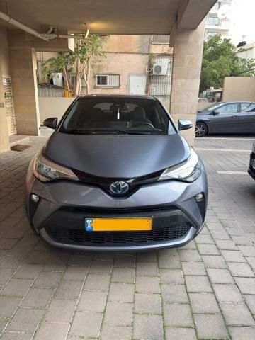 מודעת רכב טויוטה C-HR