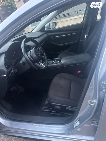 מודעת רכב מאזדה 3