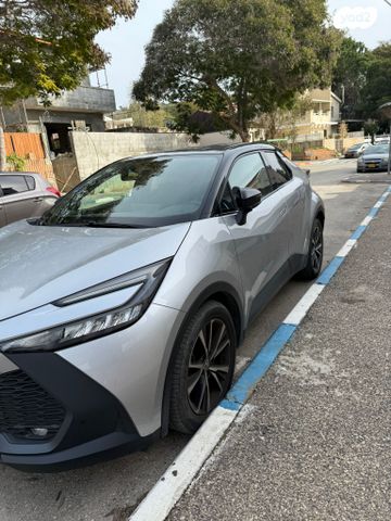 מודעת רכב טויוטה C-HR