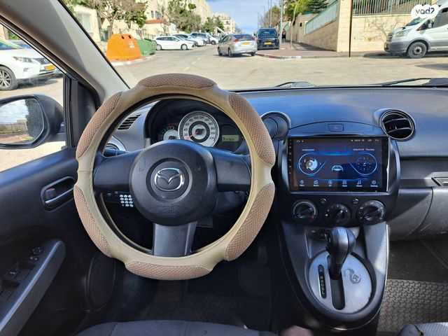 מודעת רכב מאזדה 2