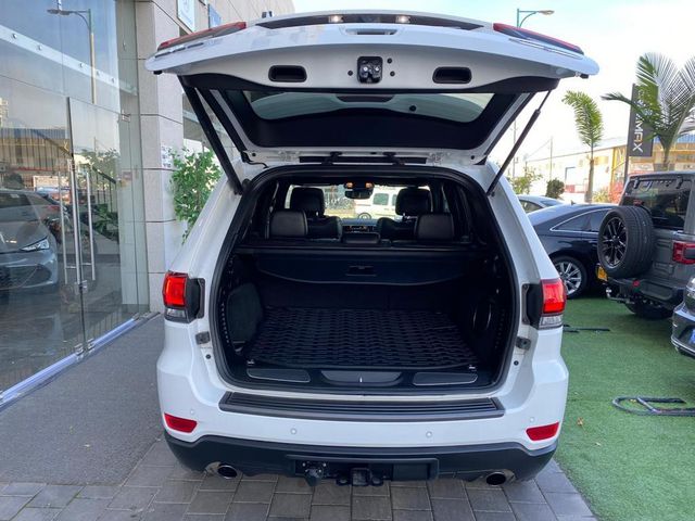 מודעת רכב ג'יפ גרנד צ'ירוקי