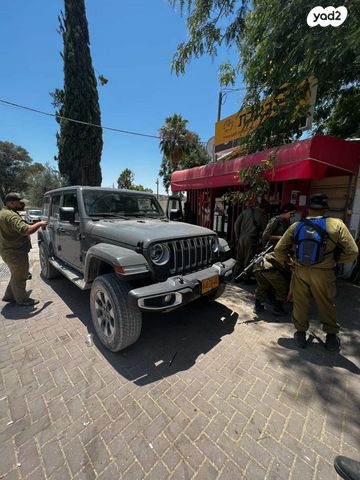 מודעת רכב ג'יפ רנגלר