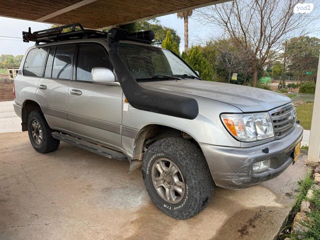 מודעת רכב טויוטה פור-ראנר