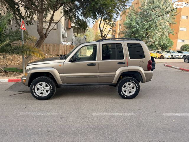 מודעת רכב ג'יפ צ'ירוקי