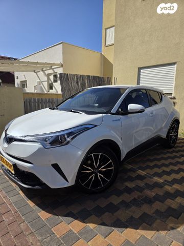 מודעת רכב טויוטה C-HR