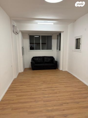 עמנואל הרומי 30