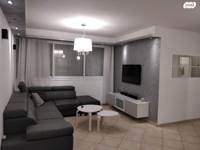 אסתר המלכה 23