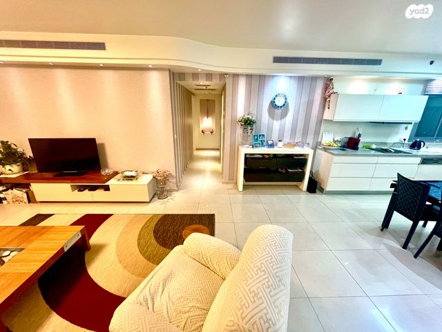 יאיר רוזנבלום 8