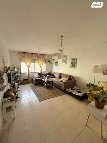 רחבת אחזיה 8