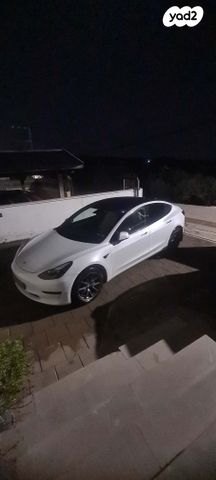 מודעת רכב טסלה מודל 3