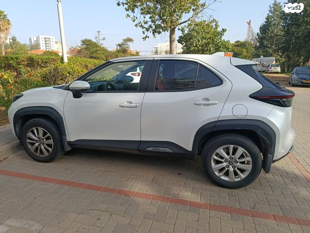 מודעת רכב טויוטה יאריס קרוס