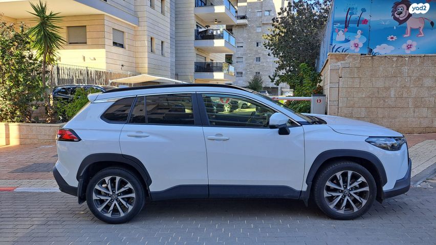 מודעת רכב טויוטה קורולה קרוס