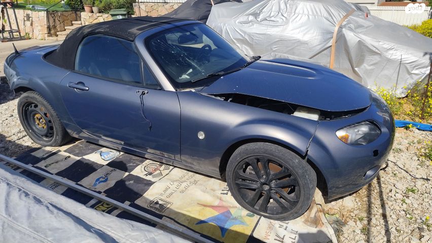 מודעת רכב מאזדה MX-5
