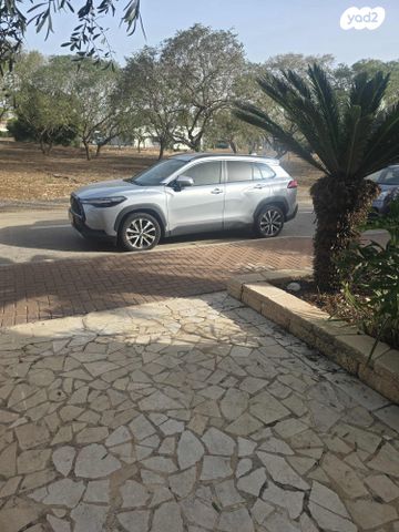 מודעת רכב טויוטה קורולה קרוס