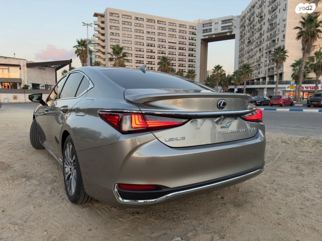 מודעת רכב לקסוס ES