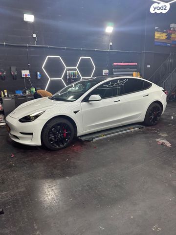 מודעת רכב טסלה מודל 3